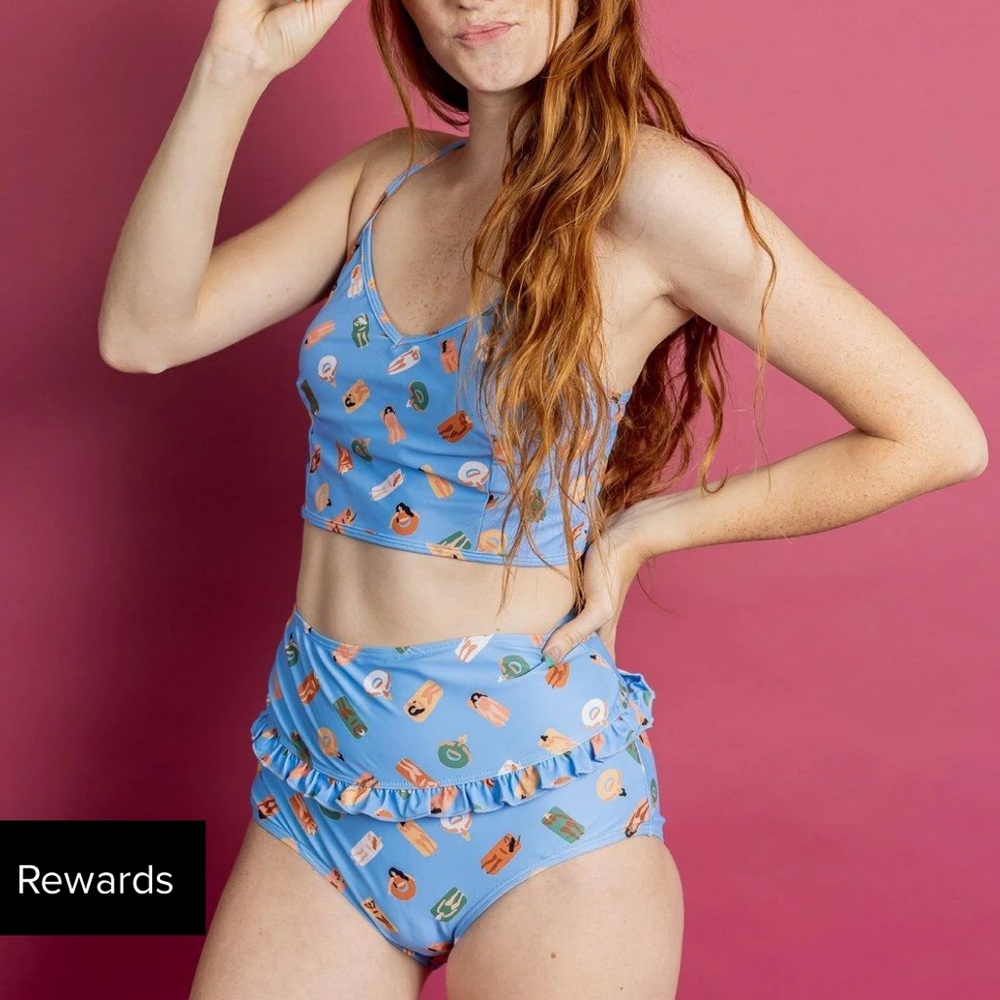 Kortni Jeane In The Pool Bottoms
